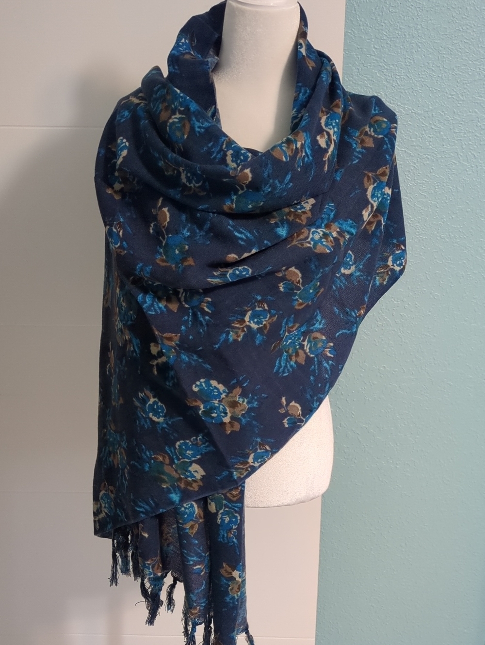 Giordano Women’s Navy Blue Floral Wrap Scarf -cozy Fall Layering One Sz